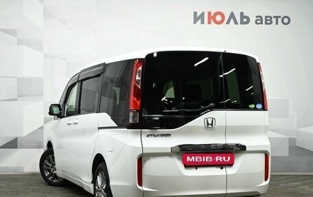 Honda Stepwgn IV, 2017 год, 1 750 000 рублей, 4 фотография