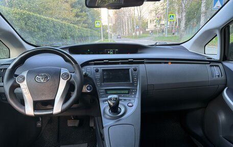 Toyota Prius, 2011 год, 1 207 000 рублей, 26 фотография