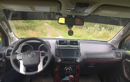 Toyota Land Cruiser Prado 150 рестайлинг 2, 2016 год, 3 930 000 рублей, 10 фотография