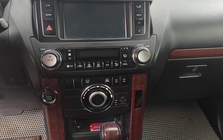 Toyota Land Cruiser Prado 150 рестайлинг 2, 2016 год, 3 930 000 рублей, 13 фотография