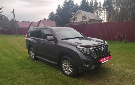 Toyota Land Cruiser Prado 150 рестайлинг 2, 2016 год, 3 930 000 рублей, 6 фотография