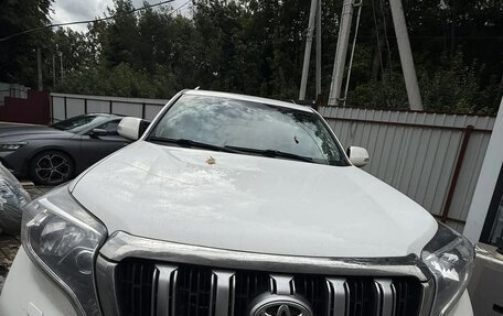 Toyota Land Cruiser Prado 150 рестайлинг 2, 2016 год, 3 100 000 рублей, 1 фотография