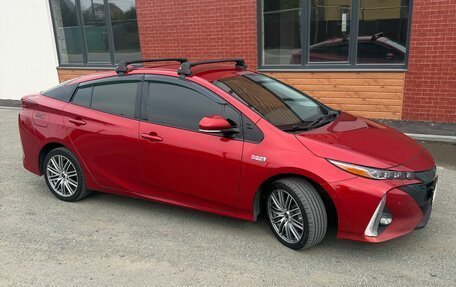 Toyota Prius IV XW50, 2017 год, 2 330 000 рублей, 1 фотография