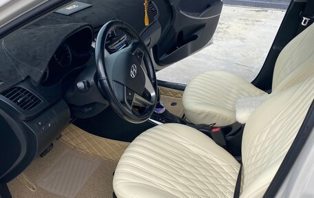 Hyundai Solaris II рестайлинг, 2015 год, 1 100 000 рублей, 4 фотография