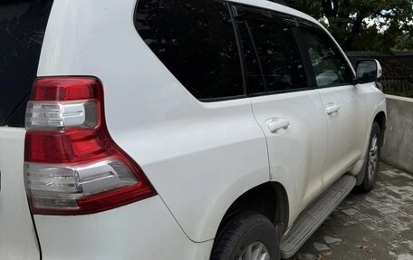 Toyota Land Cruiser Prado 150 рестайлинг 2, 2016 год, 3 100 000 рублей, 2 фотография