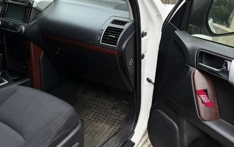 Toyota Land Cruiser Prado 150 рестайлинг 2, 2016 год, 3 100 000 рублей, 14 фотография