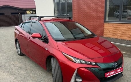 Toyota Prius IV XW50, 2017 год, 2 330 000 рублей, 2 фотография