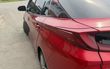 Toyota Prius IV XW50, 2017 год, 2 330 000 рублей, 11 фотография