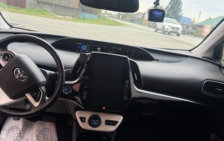 Toyota Prius IV XW50, 2017 год, 2 330 000 рублей, 17 фотография