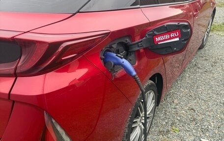 Toyota Prius IV XW50, 2017 год, 2 330 000 рублей, 26 фотография