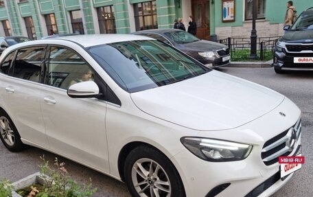Mercedes-Benz B-Класс, 2019 год, 2 350 000 рублей, 2 фотография
