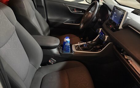 Toyota RAV4, 2019 год, 3 500 000 рублей, 5 фотография
