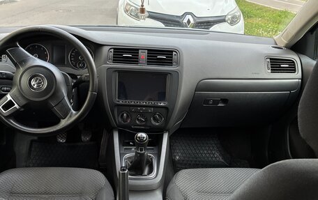 Volkswagen Jetta VI, 2013 год, 850 000 рублей, 11 фотография