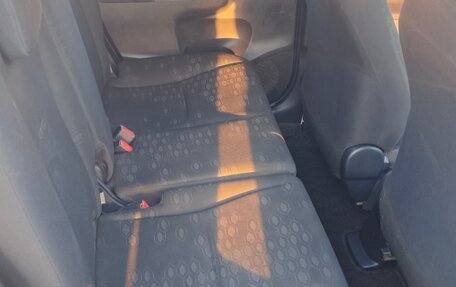 Toyota Ractis II, 2011 год, 850 000 рублей, 4 фотография