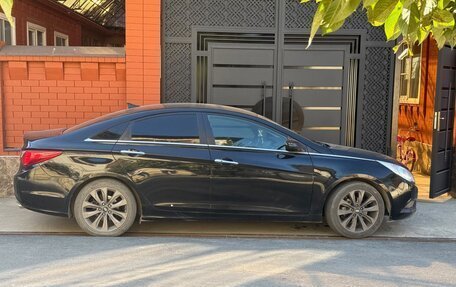 Hyundai Sonata VI, 2011 год, 720 000 рублей, 2 фотография