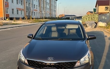 KIA Rio IV, 2021 год, 1 650 000 рублей, 2 фотография