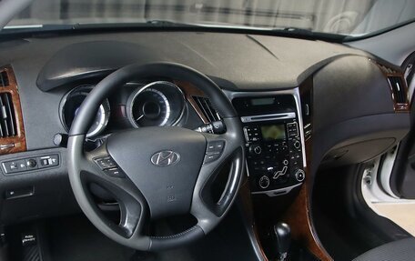 Hyundai Sonata VI, 2011 год, 949 000 рублей, 8 фотография