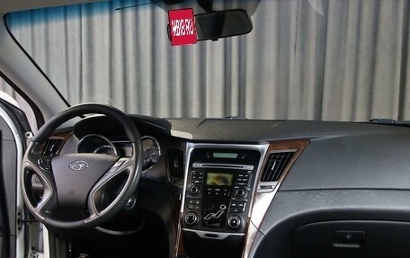 Hyundai Sonata VI, 2011 год, 949 000 рублей, 5 фотография
