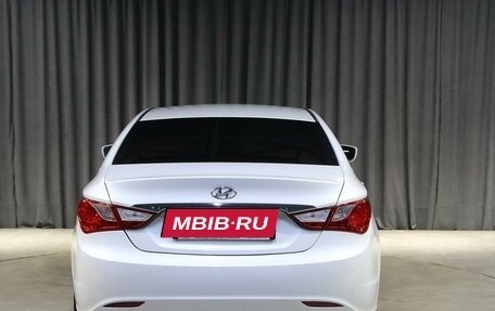 Hyundai Sonata VI, 2011 год, 949 000 рублей, 13 фотография