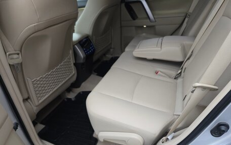 Toyota Land Cruiser Prado 150 рестайлинг 2, 2018 год, 4 900 000 рублей, 24 фотография