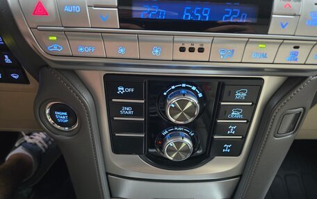 Toyota Land Cruiser Prado 150 рестайлинг 2, 2018 год, 4 900 000 рублей, 31 фотография