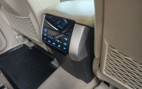 Toyota Land Cruiser Prado 150 рестайлинг 2, 2018 год, 4 900 000 рублей, 39 фотография