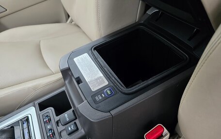 Toyota Land Cruiser Prado 150 рестайлинг 2, 2018 год, 4 900 000 рублей, 34 фотография