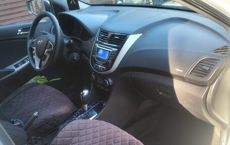 Hyundai Solaris II рестайлинг, 2012 год, 730 000 рублей, 6 фотография