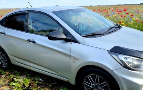 Hyundai Solaris II рестайлинг, 2012 год, 450 000 рублей, 2 фотография