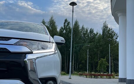 Mitsubishi Outlander III рестайлинг 3, 2022 год, 2 620 000 рублей, 9 фотография