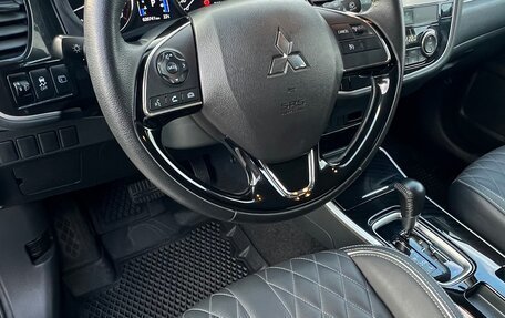 Mitsubishi Outlander III рестайлинг 3, 2022 год, 2 620 000 рублей, 11 фотография