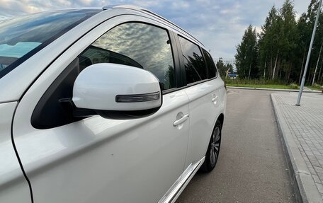 Mitsubishi Outlander III рестайлинг 3, 2022 год, 2 620 000 рублей, 8 фотография