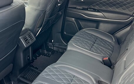 Mitsubishi Outlander III рестайлинг 3, 2022 год, 2 620 000 рублей, 17 фотография