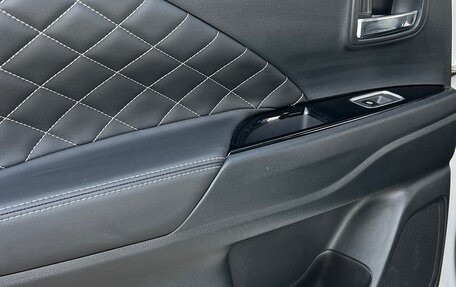 Mitsubishi Outlander III рестайлинг 3, 2022 год, 2 620 000 рублей, 16 фотография
