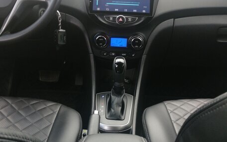 Hyundai Solaris II рестайлинг, 2015 год, 950 000 рублей, 16 фотография