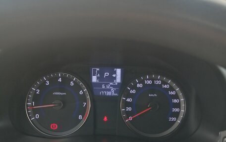 Hyundai Solaris II рестайлинг, 2015 год, 950 000 рублей, 24 фотография