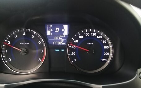 Hyundai Solaris II рестайлинг, 2015 год, 950 000 рублей, 25 фотография