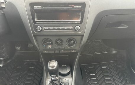 Skoda Rapid I, 2014 год, 900 000 рублей, 14 фотография