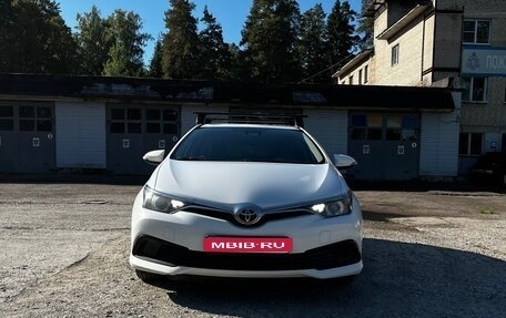 Toyota Auris II, 2015 год, 1 290 000 рублей, 1 фотография