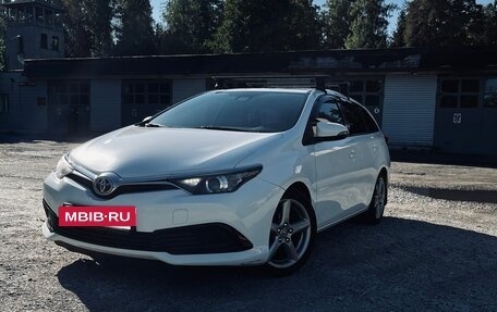 Toyota Auris II, 2015 год, 1 290 000 рублей, 2 фотография