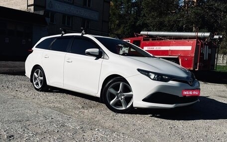 Toyota Auris II, 2015 год, 1 290 000 рублей, 3 фотография