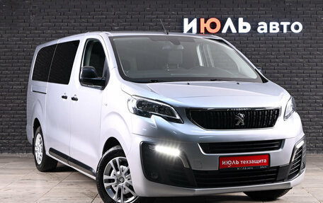 Peugeot Traveller I, 2022 год, 2 475 000 рублей, 3 фотография