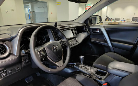 Toyota RAV4, 2017 год, 2 680 000 рублей, 20 фотография