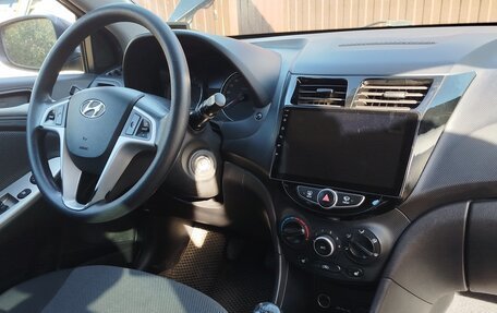 Hyundai Solaris II рестайлинг, 2012 год, 870 000 рублей, 6 фотография