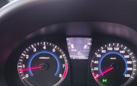 Hyundai Solaris II рестайлинг, 2012 год, 870 000 рублей, 10 фотография