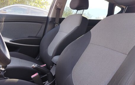 Hyundai Solaris II рестайлинг, 2012 год, 870 000 рублей, 15 фотография