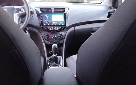 Hyundai Solaris II рестайлинг, 2012 год, 870 000 рублей, 16 фотография