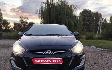 Hyundai Solaris II рестайлинг, 2012 год, 870 000 рублей, 17 фотография