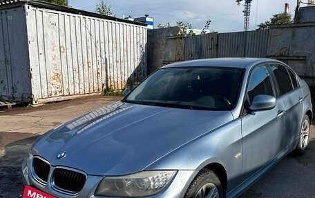 BMW 3 серия, 2011 год, 900 000 рублей, 2 фотография