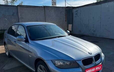 BMW 3 серия, 2011 год, 900 000 рублей, 3 фотография